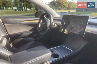 Седан Tesla Model 3 2021 в 