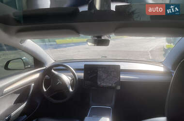 Седан Tesla Model 3 2021 в 