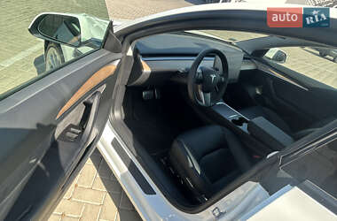 Седан Tesla Model 3 2022 в 