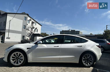 Седан Tesla Model 3 2022 в 