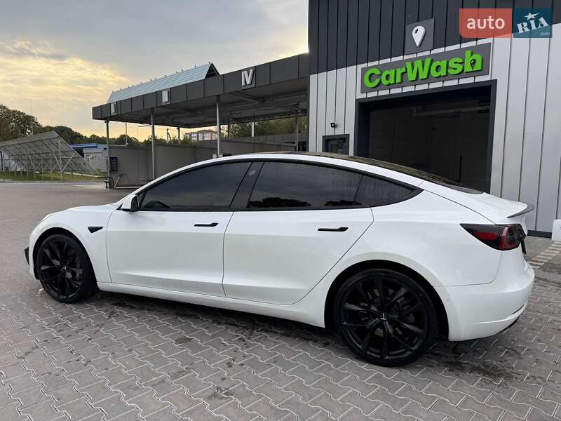 Седан Tesla Model 3 2019 в Володимирі