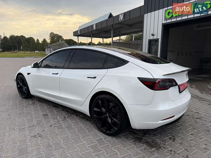 Седан Tesla Model 3 2019 в Володимирі