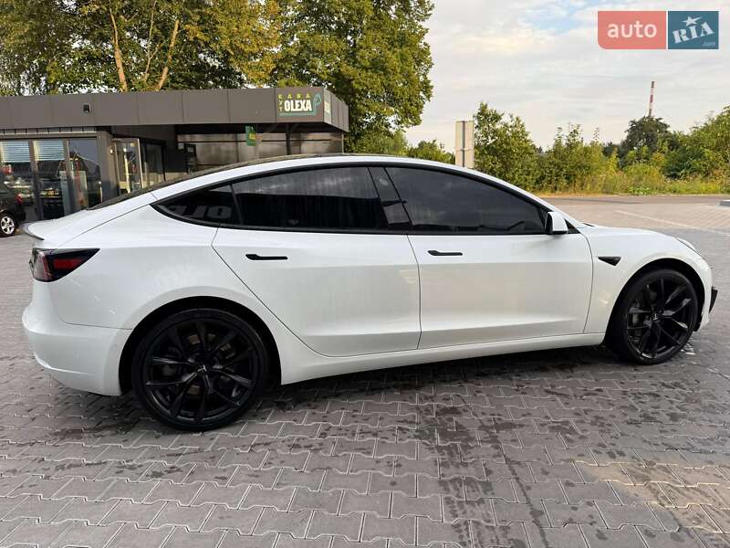 Седан Tesla Model 3 2019 в Володимирі