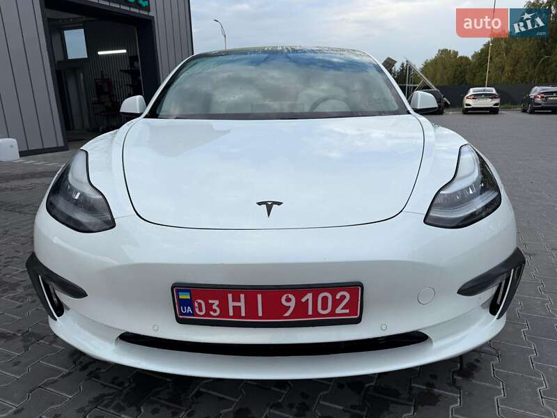 Седан Tesla Model 3 2019 в Володимирі
