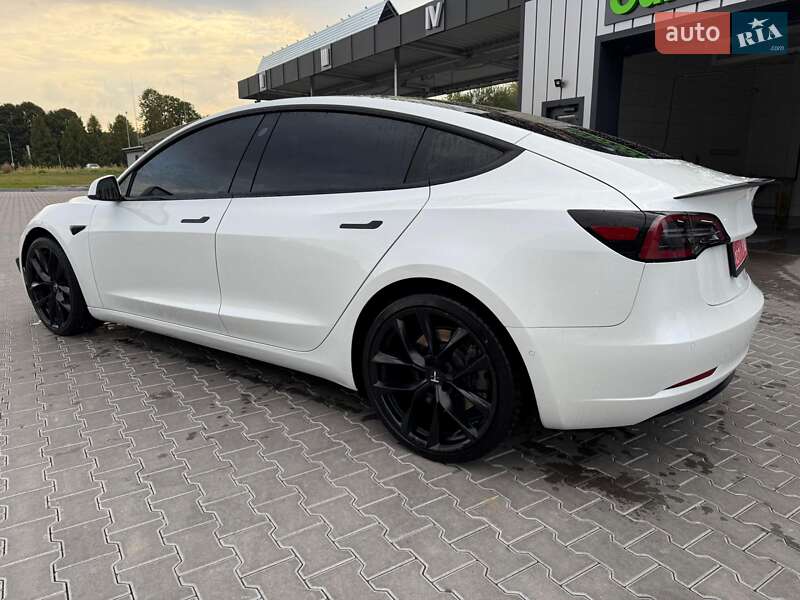 Седан Tesla Model 3 2019 в Володимирі