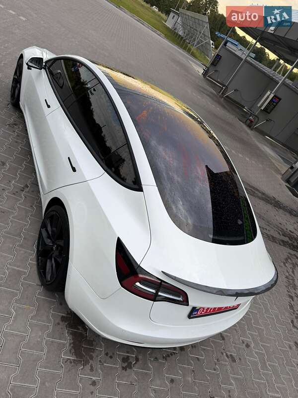 Седан Tesla Model 3 2019 в Володимирі