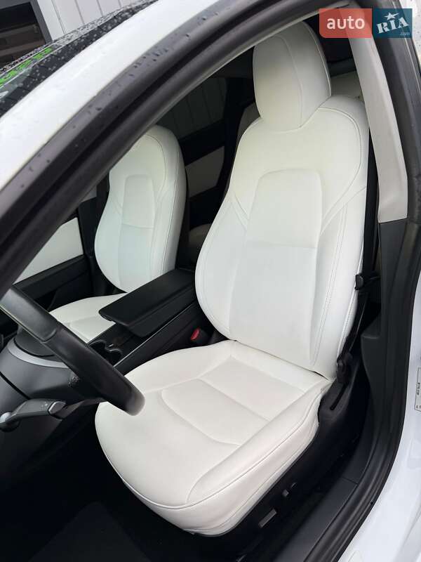 Седан Tesla Model 3 2019 в Володимирі
