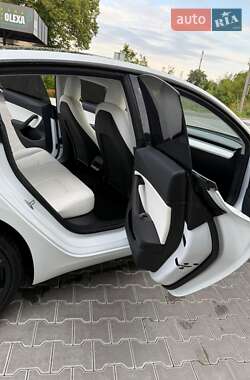 Седан Tesla Model 3 2019 в 