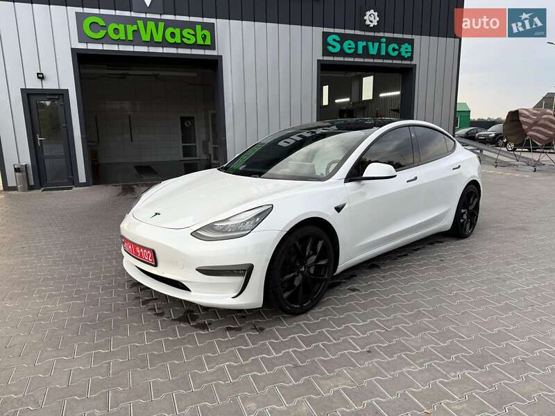 Седан Tesla Model 3 2019 в Володимирі