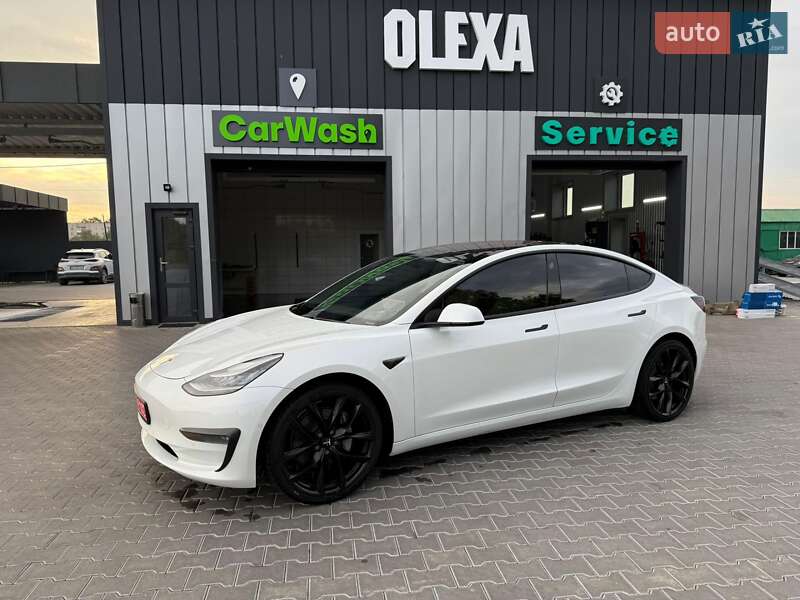 Седан Tesla Model 3 2019 в Володимирі