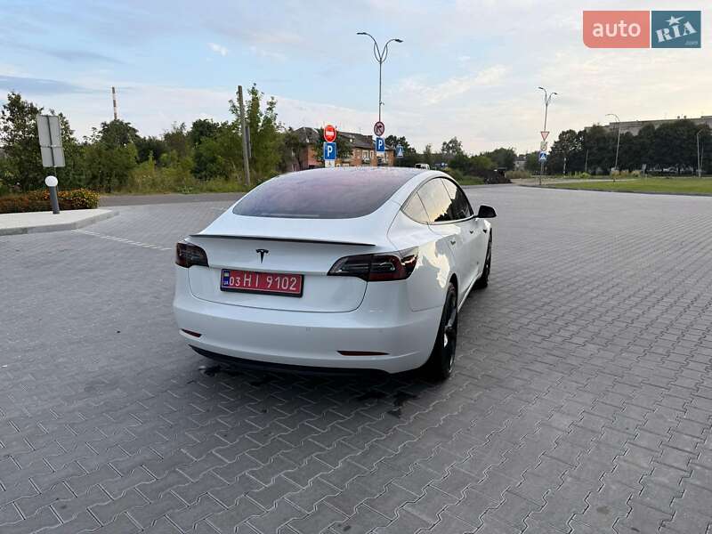 Седан Tesla Model 3 2019 в Володимирі