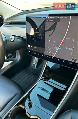 Седан Tesla Model 3 2019 в 