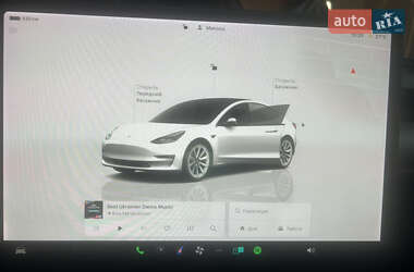 Седан Tesla Model 3 2022 в 