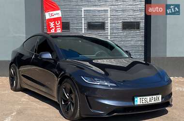 Седан Tesla Model 3 2024 в 