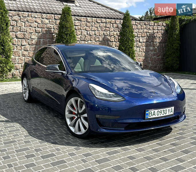 Седан Tesla Model 3 2018 в 
