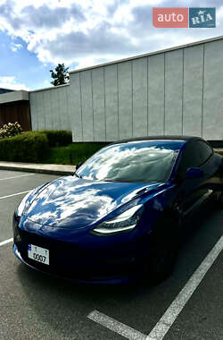 Седан Tesla Model 3 2019 в 