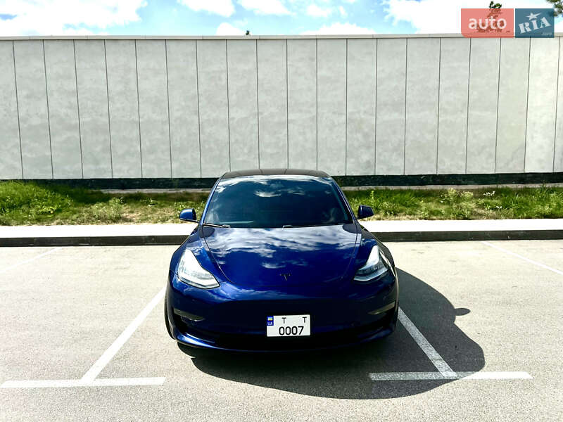 Седан Tesla Model 3 2019 в Киеве