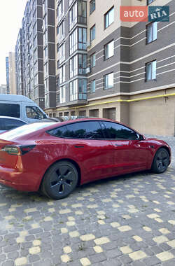 Седан Tesla Model 3 2022 в 
