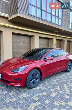 Седан Tesla Model 3 2022 в 