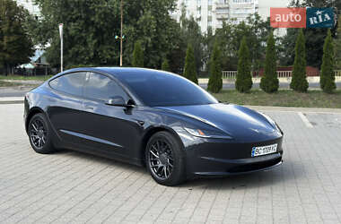 Седан Tesla Model 3 2024 в 