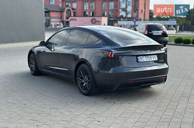 Седан Tesla Model 3 2024 в 