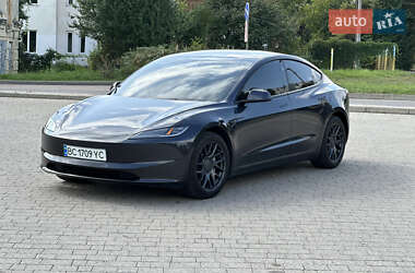 Седан Tesla Model 3 2024 в 