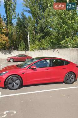 Седан Tesla Model 3 2023 в 