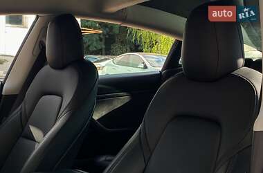 Седан Tesla Model 3 2021 в 