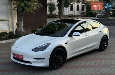 Седан Tesla Model 3 2021 в 