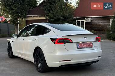 Седан Tesla Model 3 2021 в 