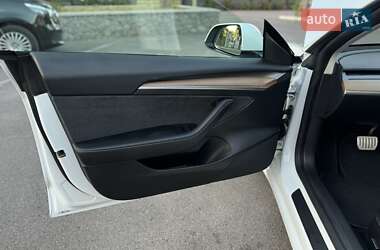 Седан Tesla Model 3 2021 в 
