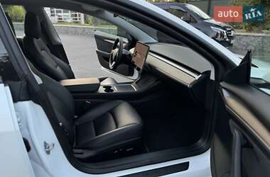 Седан Tesla Model 3 2021 в 