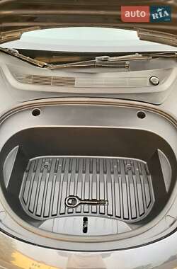 Седан Tesla Model 3 2023 в 