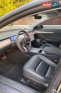 Седан Tesla Model 3 2023 в 