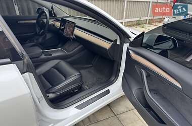 Седан Tesla Model 3 2021 в 
