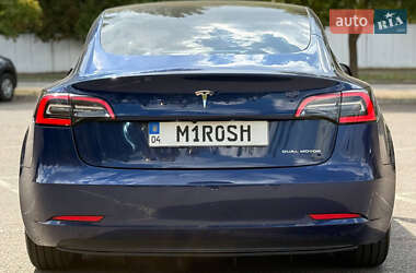Седан Tesla Model 3 2021 в 