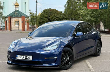 Седан Tesla Model 3 2021 в 