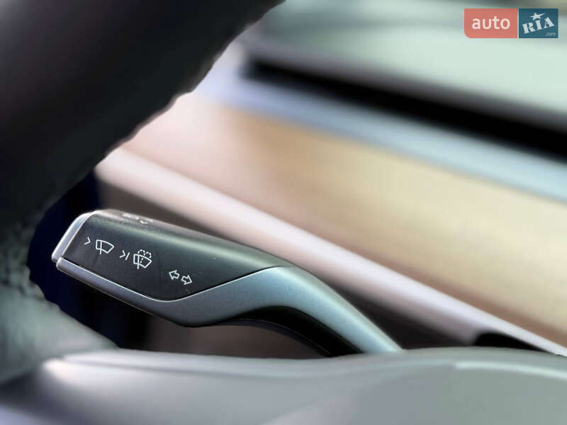 Седан Tesla Model 3 2021 в Кривом Роге