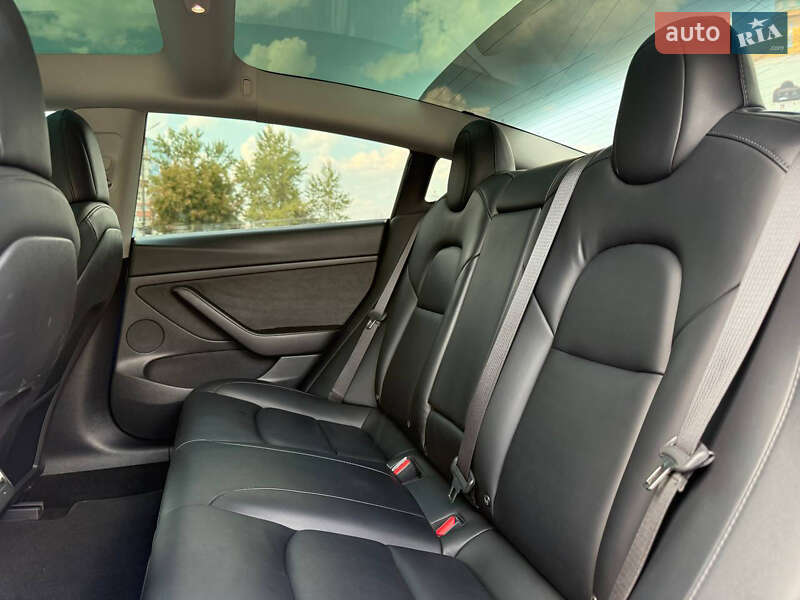 Седан Tesla Model 3 2021 в Кривом Роге