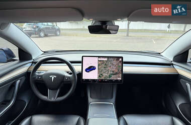 Седан Tesla Model 3 2021 в 