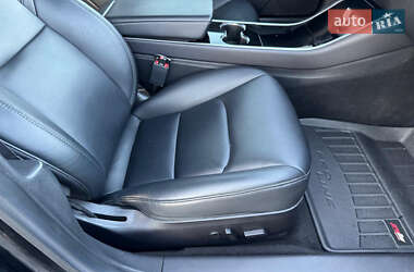 Седан Tesla Model 3 2019 в 