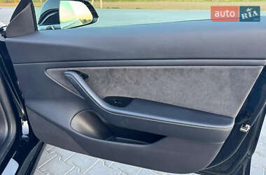Седан Tesla Model 3 2019 в 