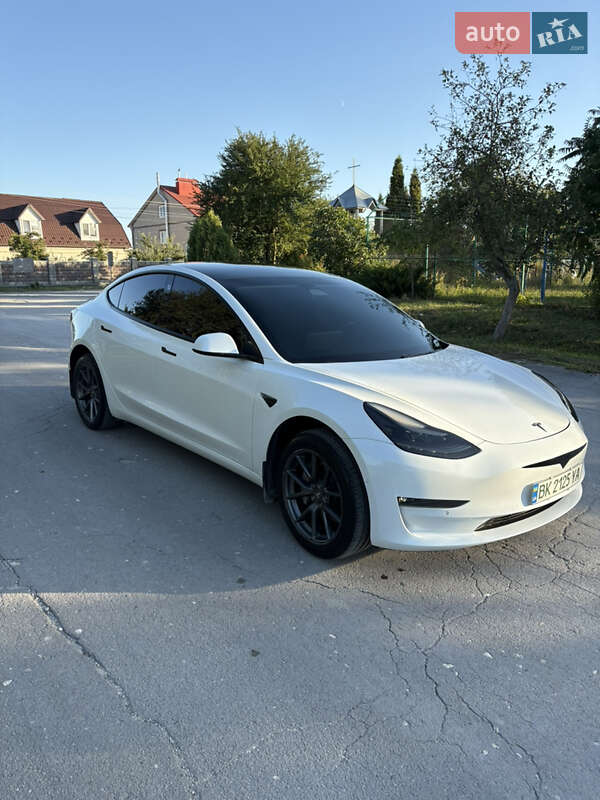 Седан Tesla Model 3 2021 в Тернополі