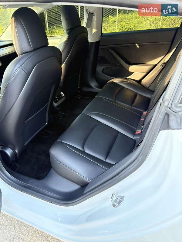 Седан Tesla Model 3 2021 в Тернополі