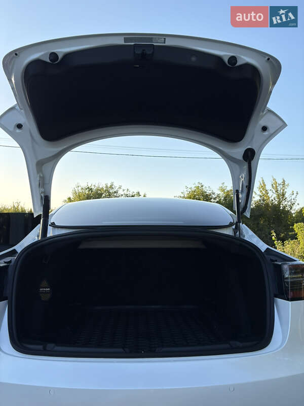 Седан Tesla Model 3 2021 в Тернополі