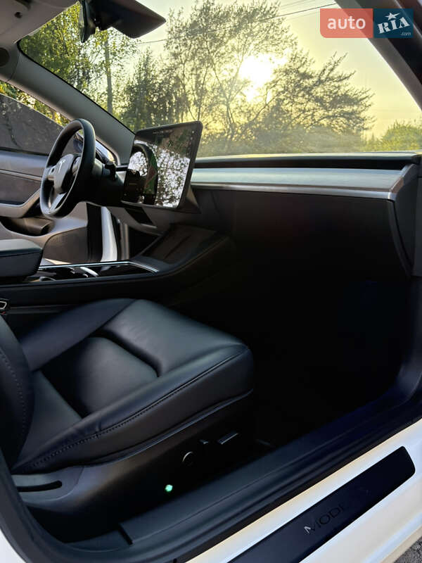 Седан Tesla Model 3 2021 в Тернополі