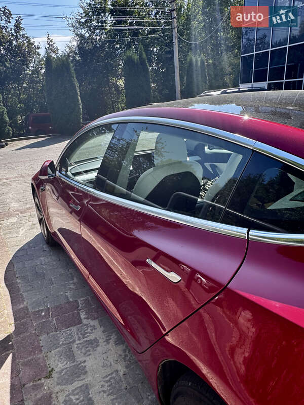 Седан Tesla Model 3 2019 в Львові