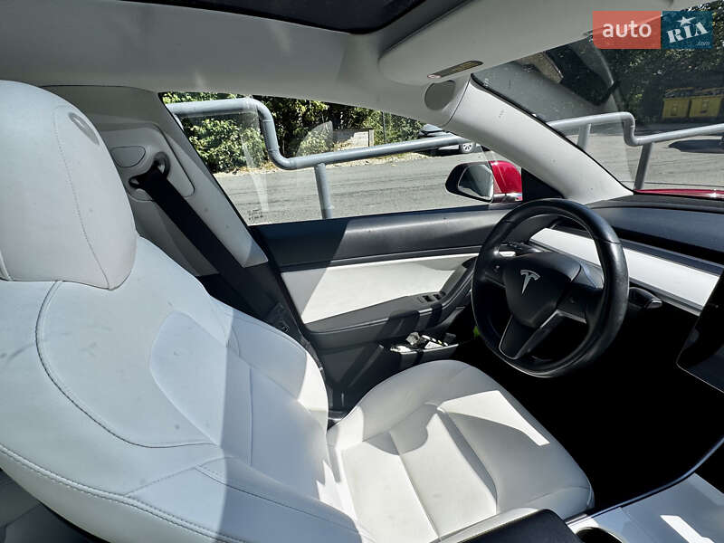 Седан Tesla Model 3 2019 в Львові