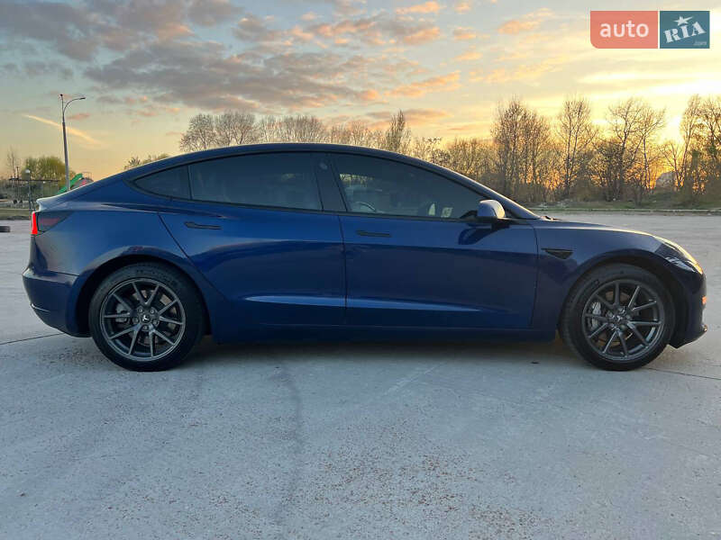 Седан Tesla Model 3 2022 в Києві