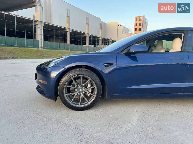 Седан Tesla Model 3 2022 в Києві